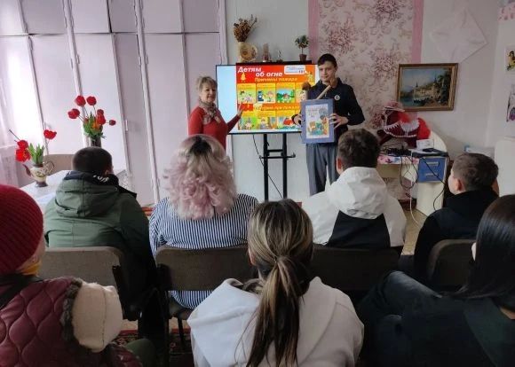 В Фабричненском сельском доме культуры прошёл видеолекторий «Я пожарным стать хочу» В Фабричненском сельском доме культуры прошёл видеолекторий «Я пожарным стать хочу»