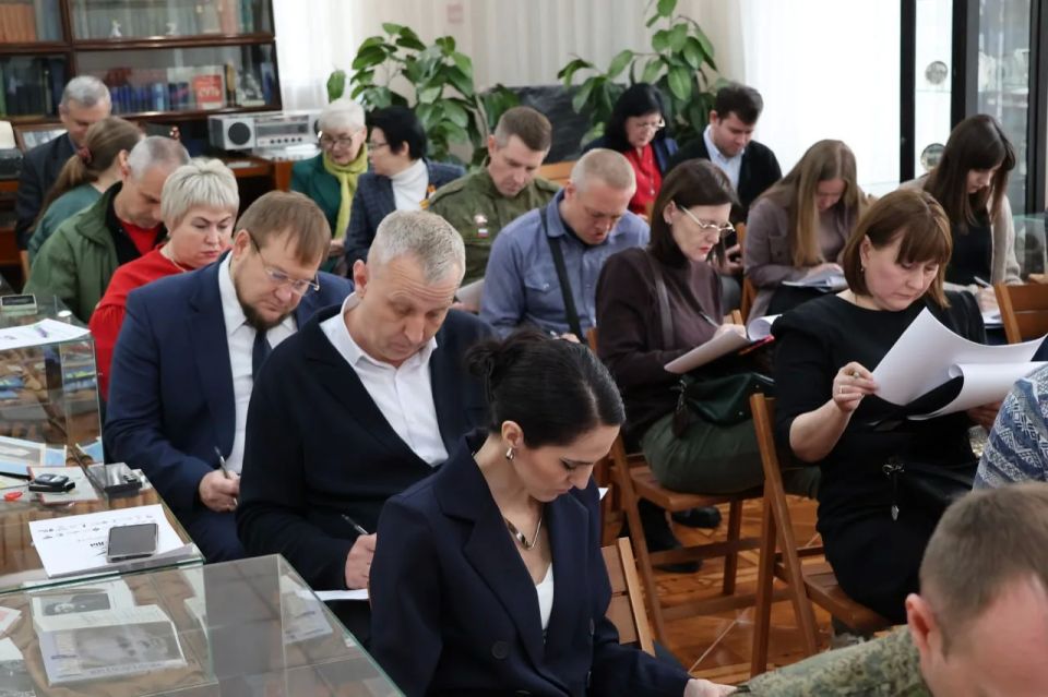 «Диктант Победы» в ЛНР написали почти 10 тысяч жителей «Диктант Победы» в ЛНР написали почти 10 тысяч жителей