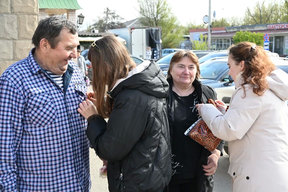 Георгиевская лента в Брянке: символ памяти, который объединяет сердца Георгиевская лента в Брянке: символ памяти, который объединяет сердца