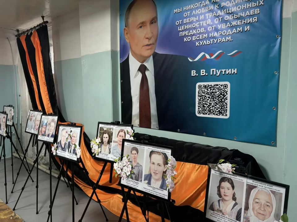 Учащиеся Ровеньковской школы №3 присоединились к Всероссийской акции "Бессмертный полк трудового тыла Учащиеся Ровеньковской школы №3 присоединились к Всероссийской акции "Бессмертный полк трудового тыла