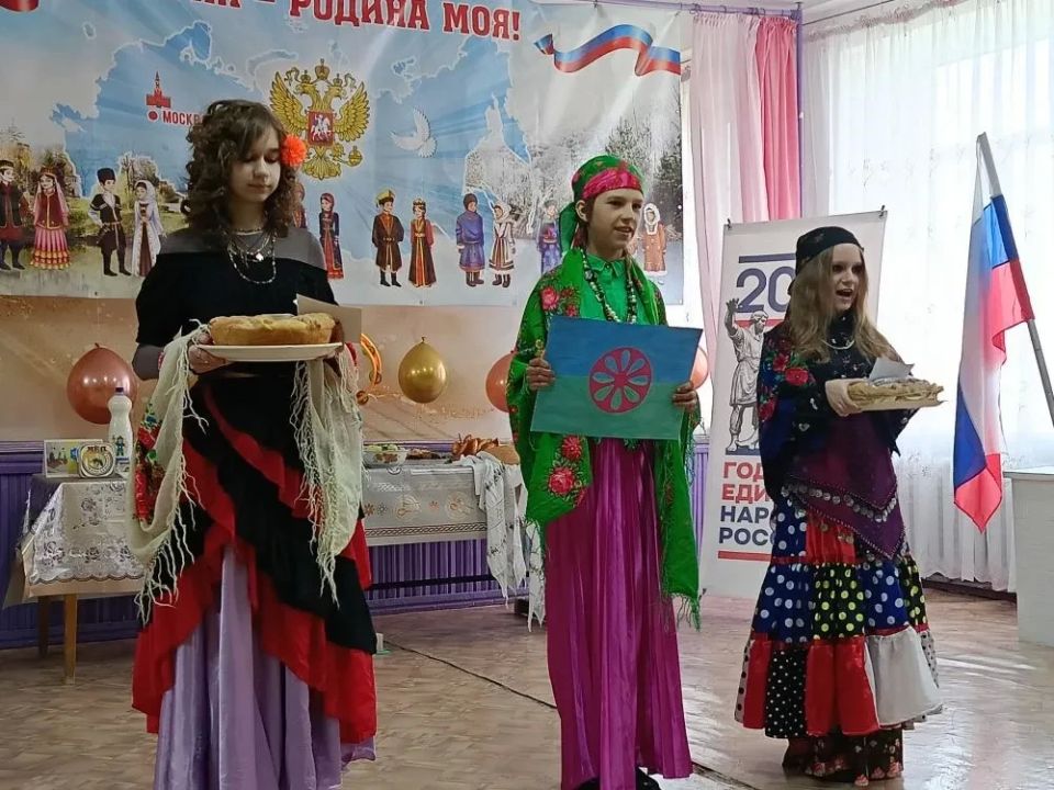 Сегодня в Благовском УВК им. А.М. Крюкова состоялся фестиваль «В ДРУЖБЕ НАРОДОВ ЕДИНСТВО РОССИИ!» Сегодня в Благовском УВК им. А.М. Крюкова состоялся фестиваль «В ДРУЖБЕ НАРОДОВ ЕДИНСТВО РОССИИ!»