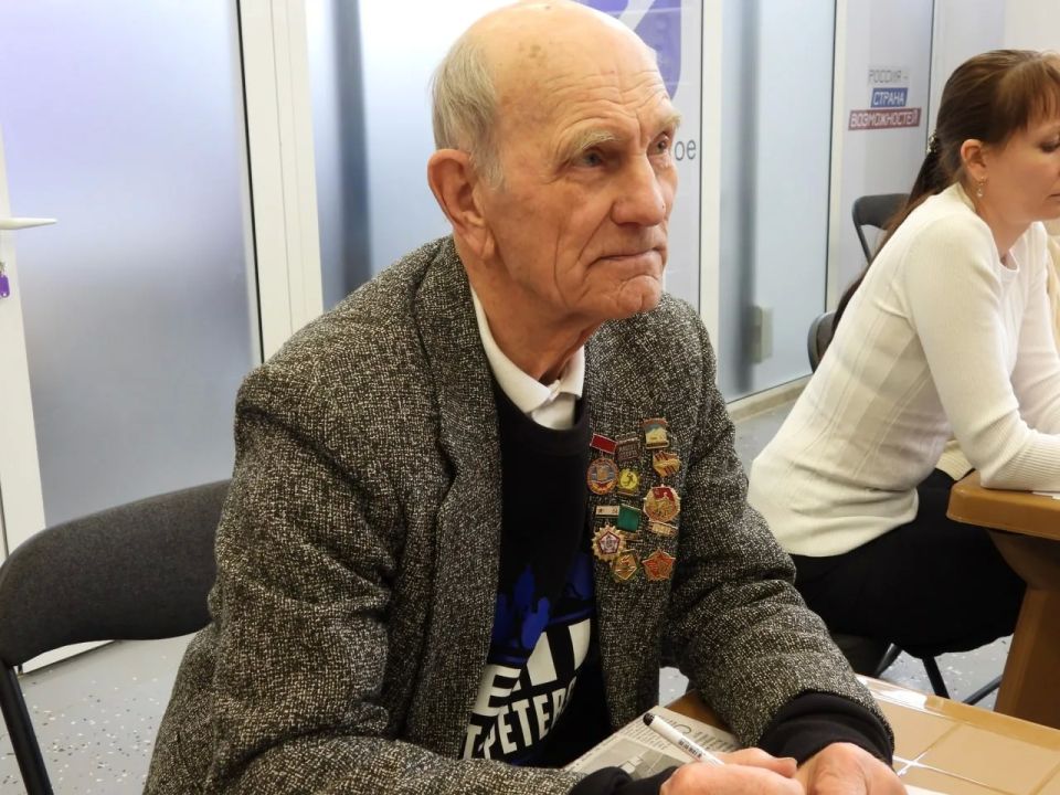 «Диктант Победы» в ЛНР написали почти 10 тысяч жителей «Диктант Победы» в ЛНР написали почти 10 тысяч жителей