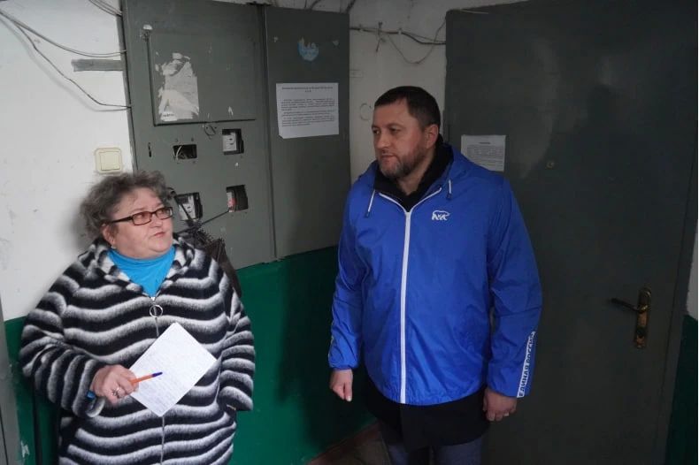Комфорт и безопасность по стандарту: депутаты проверили ход замены лифтов в Свердловском муниципальном округе Комфорт и безопасность по стандарту: депутаты проверили ход замены лифтов в Свердловском муниципальном округе