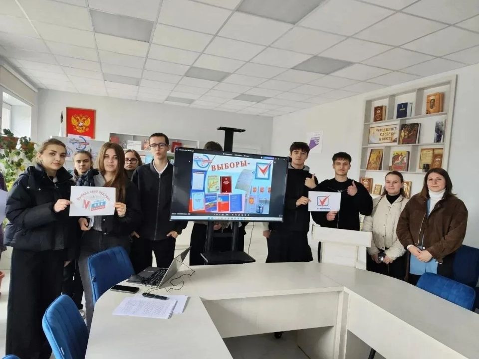 В Ровеньках прошли мероприятия ко Дню молодого избирателя В Ровеньках прошли мероприятия ко Дню молодого избирателя