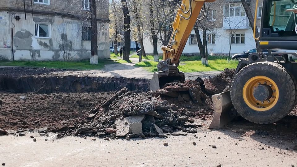 В Молодогвардейске строительная компания «Артстрой» продолжает работы по обновлению инфраструктуры города в рамках специального инфраструктурного проекта В Молодогвардейске строительная компания «Артстрой» продолжает работы по обновлению инфраструктуры города в рамках специального инфраструктурного проекта