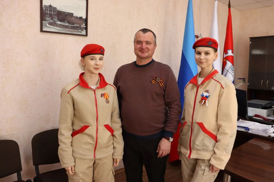 Руководство Стаханова присоединилось к акции «Георгиевская лента» Руководство Стаханова присоединилось к акции «Георгиевская лента»