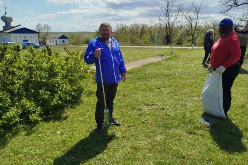 На территории Свердловского муниципалитета продолжается наведение санитарного порядка На территории Свердловского муниципалитета продолжается наведение санитарного порядка