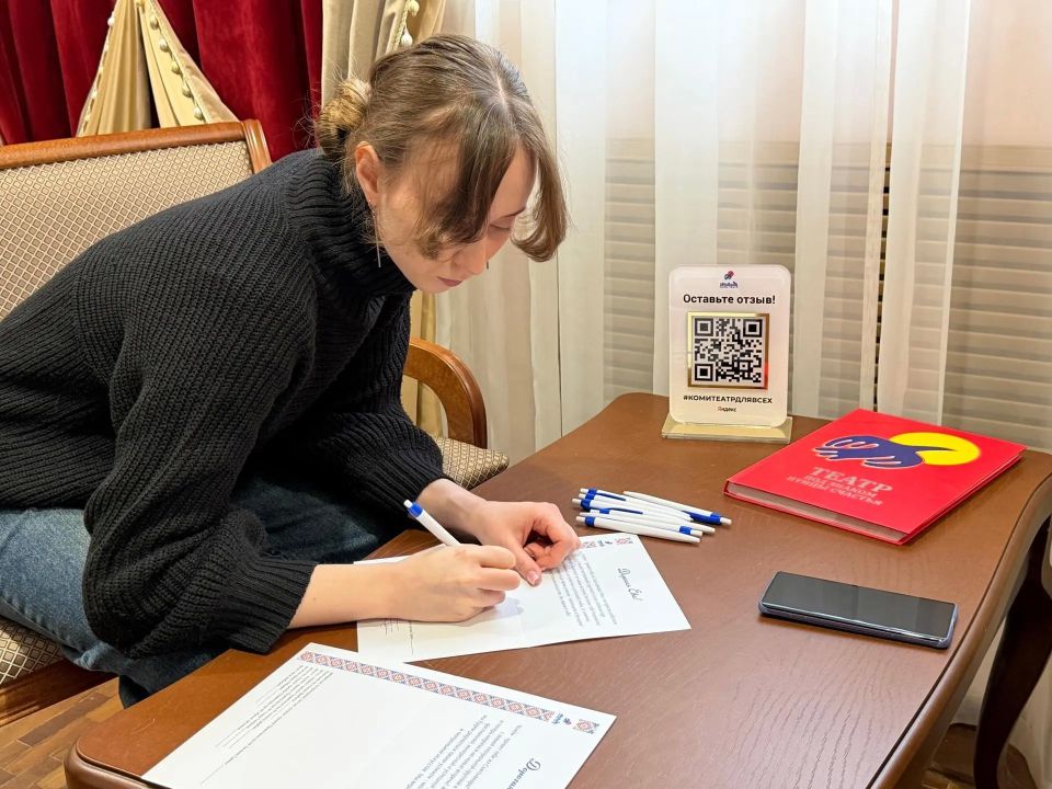 Артисты Национального театра Коми подготовили письма и подарки для Ровеньков Артисты Национального театра Коми подготовили письма и подарки для Ровеньков