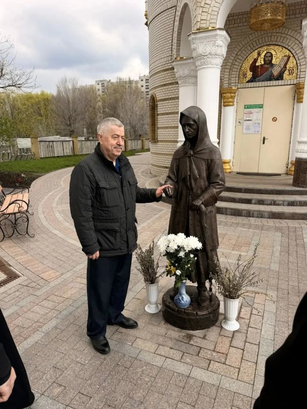 Виктор Водолацкий: Сегодня на территории прекрасного Луганского храма Святой блаженной Ксении Петербургской состоялось открытие памятника в честь небесной покровительницы этого православного центра Виктор Водолацкий: Сегодня на территории прекрасного Луганского храма Святой блаженной Ксении Петербургской состоялось открытие памятника в честь небесной покровительницы этого православного центра