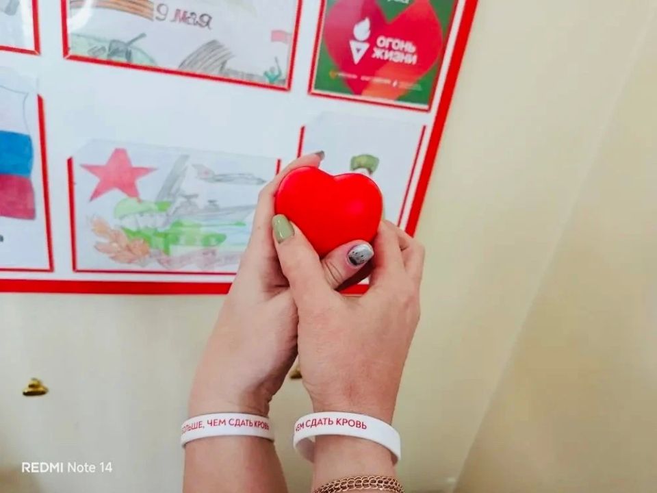 28 апреля 2026 года, в преддверии великого праздника - Дня Победы и в рамках акции #ZaПобеду# активисты партии «Единая Россия» первичного отделения №16, Совета женщин Антрацитовского муниципального округа Луганского... 28 апреля 2026 года, в преддверии великого праздника - Дня Победы и в рамках акции #ZaПобеду# активисты партии «Единая Россия» первичного отделения №16, Совета женщин Антрацитовского муниципального округа Луганского...