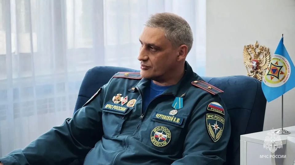 «Пожарные – это солдаты, готовые ринуться в бой…» «Пожарные – это солдаты, готовые ринуться в бой…»