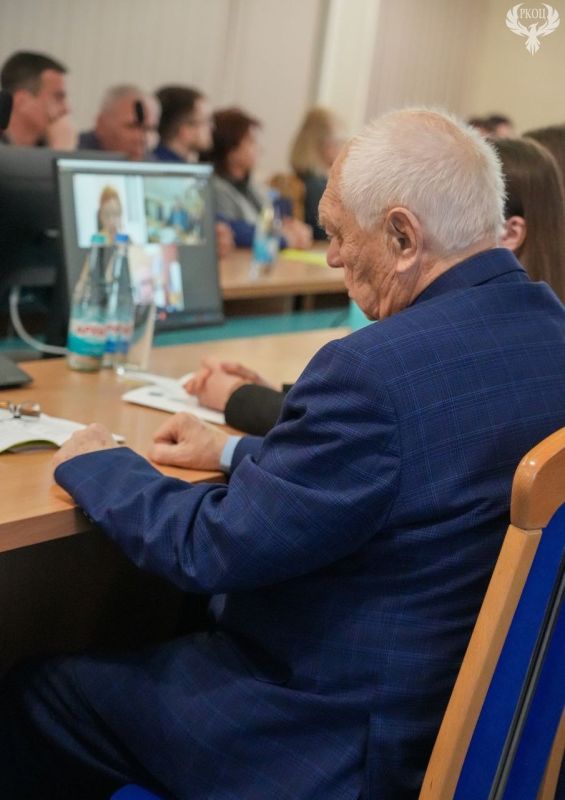 В ЛГУ им. В. Даля 29 апреля прошёл круглый стол на тему «Социально-экономическое развитие региона в современных реалиях на основе научно-исследовательской деятельности учёных» В ЛГУ им. В. Даля 29 апреля прошёл круглый стол на тему «Социально-экономическое развитие региона в современных реалиях на основе научно-исследовательской деятельности учёных»