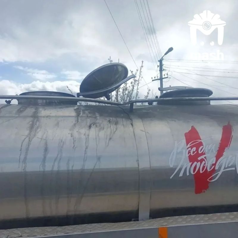 Украинский дрон атаковал водовозку, которая ехала в посёлки Первомайского района ЛНР Украинский дрон атаковал водовозку, которая ехала в посёлки Первомайского района ЛНР