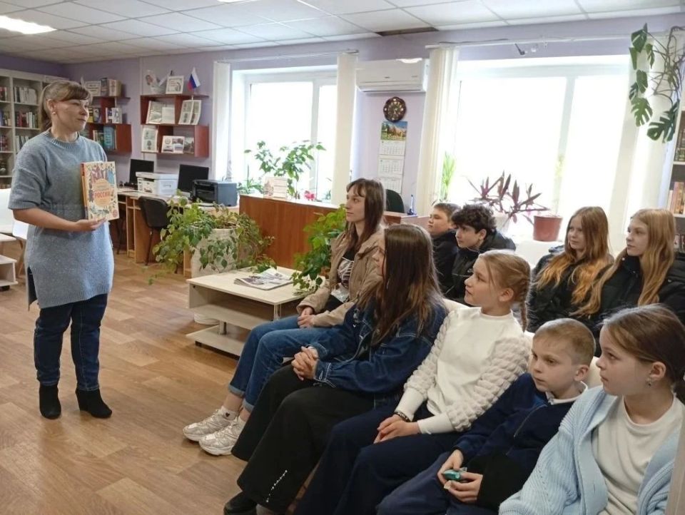 Единство народов России: Новоайдарская библиотека отметила важные даты Единство народов России: Новоайдарская библиотека отметила важные даты