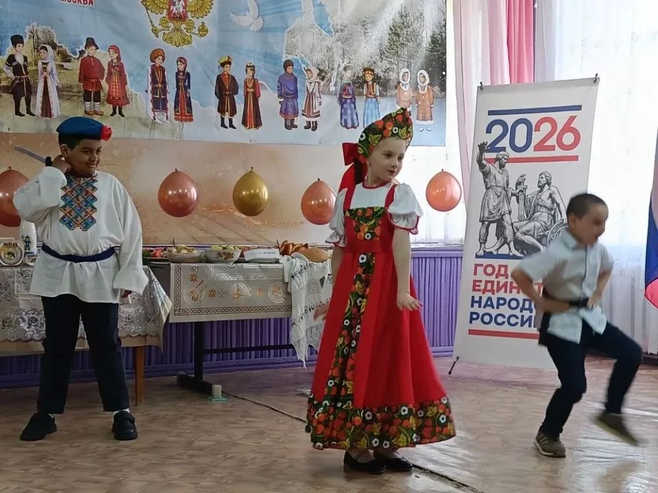 Сегодня в Благовском УВК им. А.М. Крюкова состоялся фестиваль «В ДРУЖБЕ НАРОДОВ ЕДИНСТВО РОССИИ!» Сегодня в Благовском УВК им. А.М. Крюкова состоялся фестиваль «В ДРУЖБЕ НАРОДОВ ЕДИНСТВО РОССИИ!»