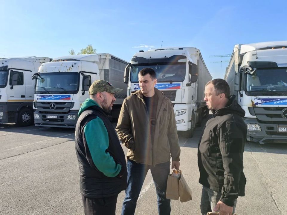 При поддержке «Единой России» в ЛНР прибыло 165 тонн гумпомощи из Татарстана При поддержке «Единой России» в ЛНР прибыло 165 тонн гумпомощи из Татарстана