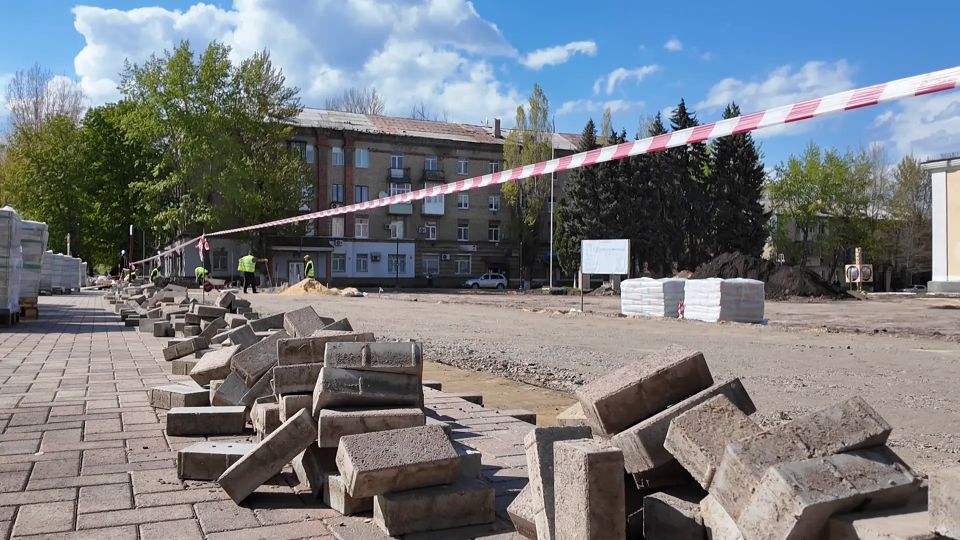 В Молодогвардейске строительная компания «Артстрой» продолжает работы по обновлению инфраструктуры города в рамках специального инфраструктурного проекта В Молодогвардейске строительная компания «Артстрой» продолжает работы по обновлению инфраструктуры города в рамках специального инфраструктурного проекта