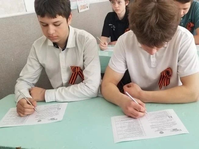 В ровеньковской школе №6 прошёл Избирательный диктант ко Дню молодого избирателя В ровеньковской школе №6 прошёл Избирательный диктант ко Дню молодого избирателя