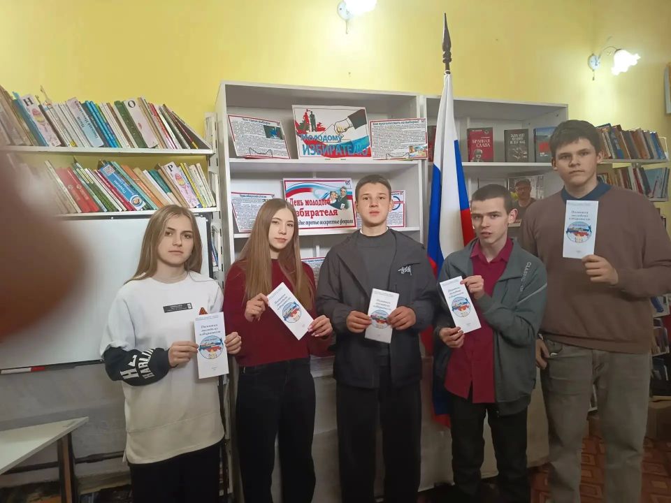 В Ровеньках прошли мероприятия ко Дню молодого избирателя В Ровеньках прошли мероприятия ко Дню молодого избирателя