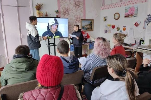 В Фабричненском сельском доме культуры прошёл видеолекторий «Я пожарным стать хочу» В Фабричненском сельском доме культуры прошёл видеолекторий «Я пожарным стать хочу»