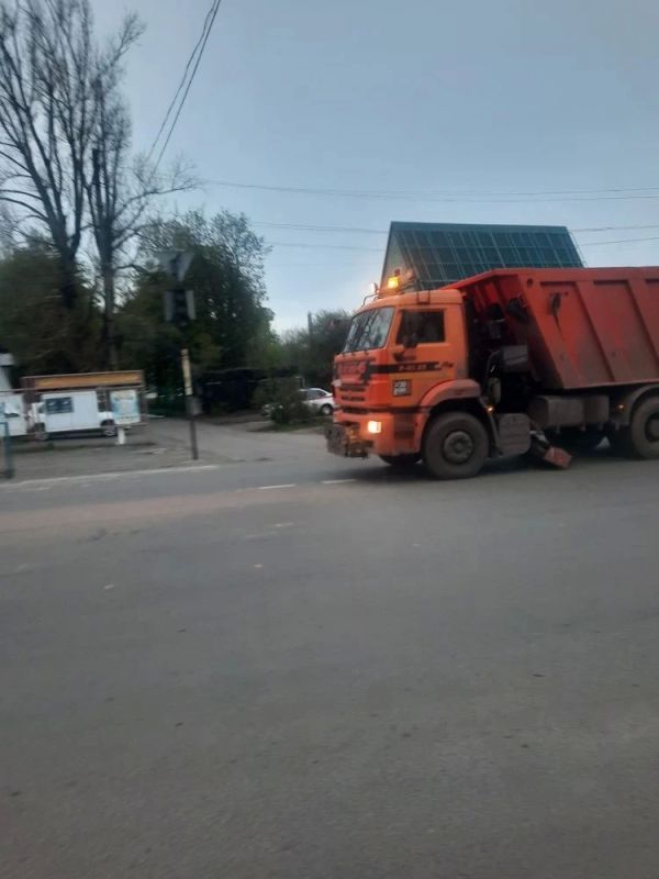 Андрей Рубанцов: МУП "СКАТ" приступил к следующему этапу очистки автомобильных дорог городского округа после зимнего периода Андрей Рубанцов: МУП "СКАТ" приступил к следующему этапу очистки автомобильных дорог городского округа после зимнего периода