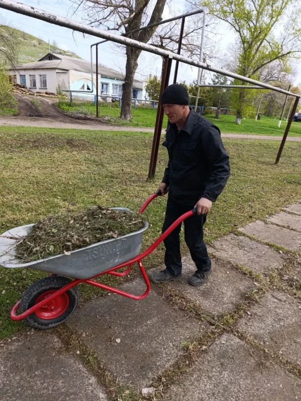 Жители Белокуракинского муниципального округа активно включились в благоустройство своих населенных пунктов Жители Белокуракинского муниципального округа активно включились в благоустройство своих населенных пунктов
