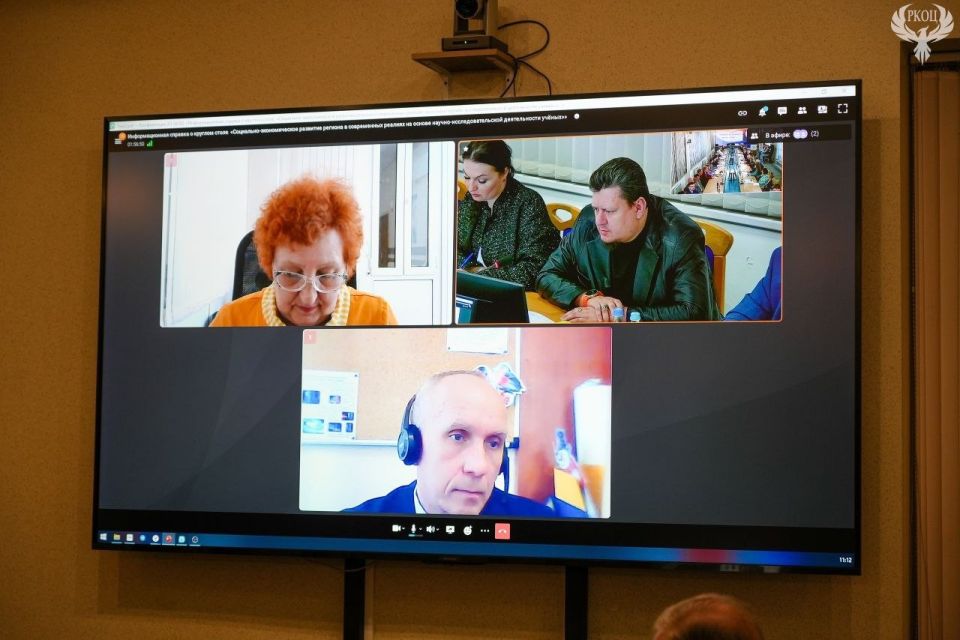 В ЛГУ им. В. Даля 29 апреля прошёл круглый стол на тему «Социально-экономическое развитие региона в современных реалиях на основе научно-исследовательской деятельности учёных» В ЛГУ им. В. Даля 29 апреля прошёл круглый стол на тему «Социально-экономическое развитие региона в современных реалиях на основе научно-исследовательской деятельности учёных»