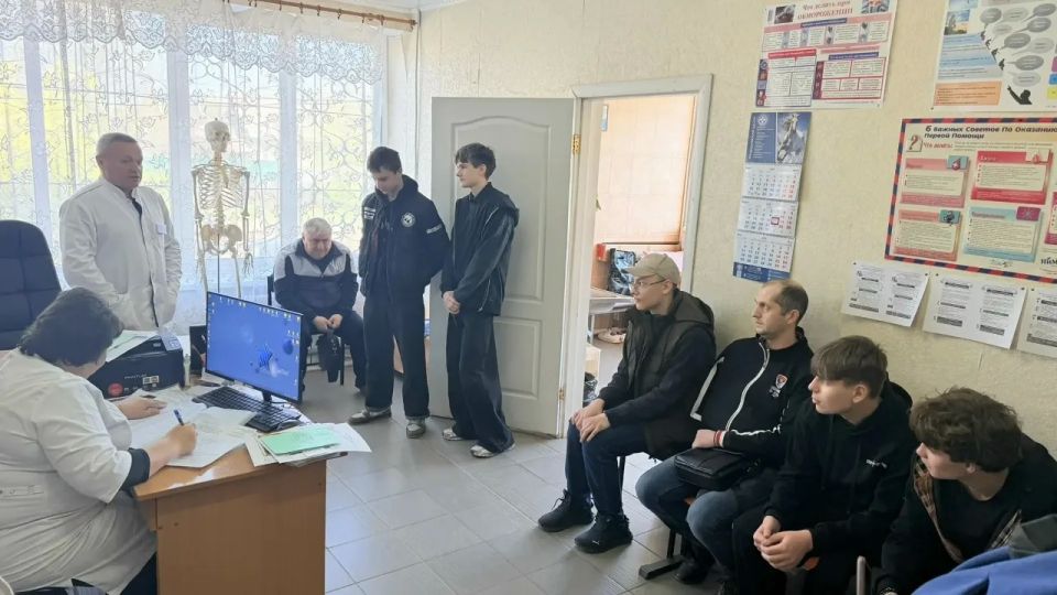 Профориентационную работу для учеников Успенской школы провели в Лутугинской центральной районной многопрофильной больнице Профориентационную работу для учеников Успенской школы провели в Лутугинской центральной районной многопрофильной больнице