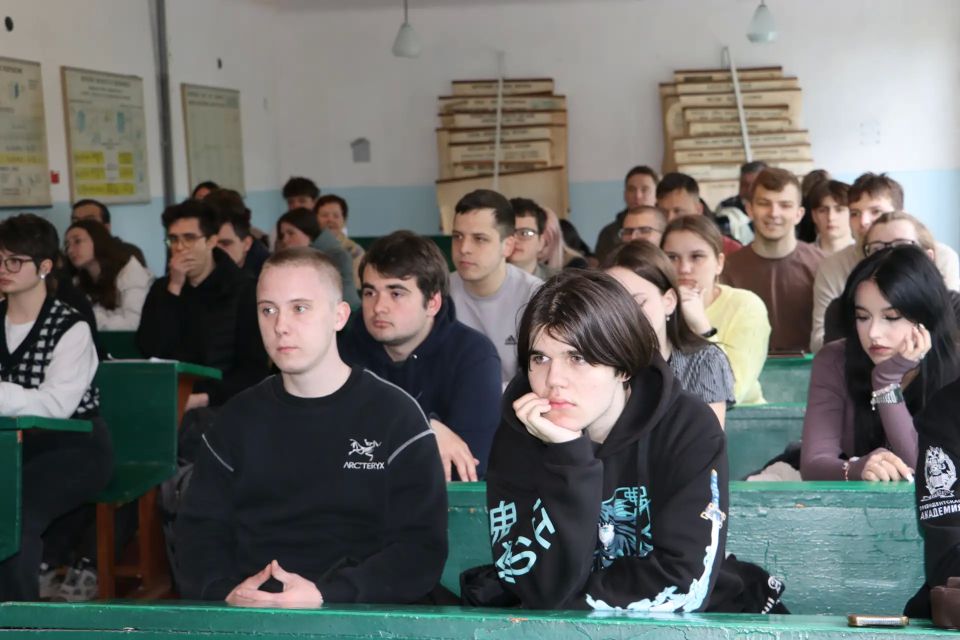 В Стахановском инженерно-педагогическом институте прошла встреча, посвящённая Дню коренных народов России В Стахановском инженерно-педагогическом институте прошла встреча, посвящённая Дню коренных народов России