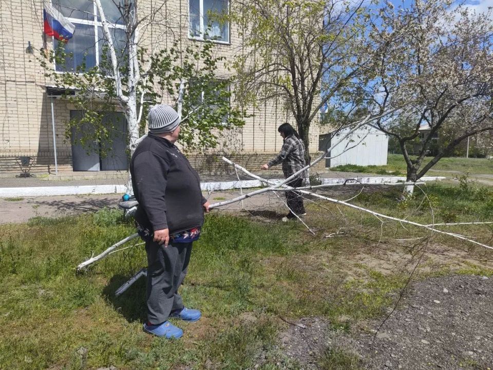В населенных пунктах, находящихся в ведении отдела по жизнеобеспечению пгт Северный, с. Давыдо-Никольское, с. Великий Суходол, прошли субботники, направленные на благоустройство и озеленение территорий В населенных пунктах, находящихся в ведении отдела по жизнеобеспечению пгт Северный, с. Давыдо-Никольское, с. Великий Суходол, прошли субботники, направленные на благоустройство и озеленение территорий