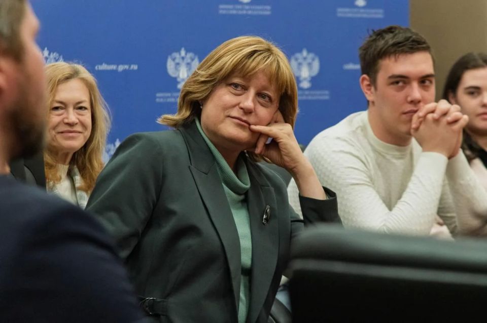Участники Школы ГИТИСа из Луганска побывали в Министерстве культуры России Участники Школы ГИТИСа из Луганска побывали в Министерстве культуры России