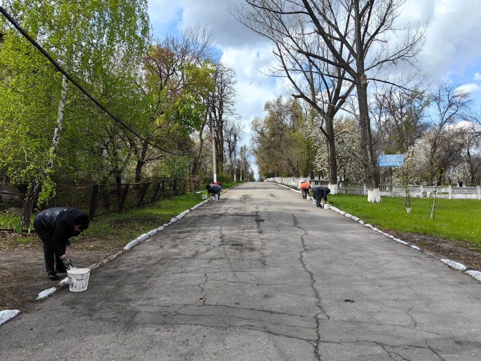 Сотрудники учреждений и организаций, расположенных на территории отдела по ОЖД пгт Комиссаровка, приняли активное участие в субботнике «Чистый четверг» Сотрудники учреждений и организаций, расположенных на территории отдела по ОЖД пгт Комиссаровка, приняли активное участие в субботнике «Чистый четверг»