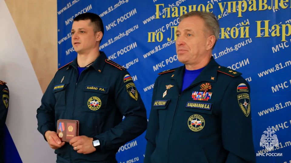 На свете есть особенная служба, где верность делу и мужская дружба сильнее самых дьявольских огней На свете есть особенная служба, где верность делу и мужская дружба сильнее самых дьявольских огней
