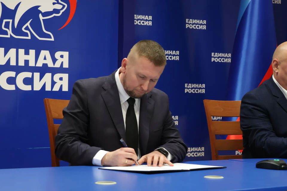 Луганское реготделение «Единой России» и МФЦ ЛНР подписали соглашение о сотрудничестве Луганское реготделение «Единой России» и МФЦ ЛНР подписали соглашение о сотрудничестве