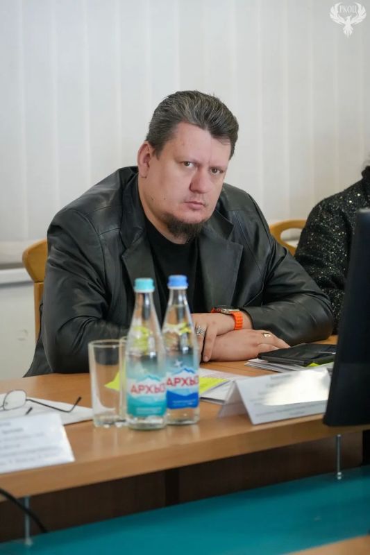 В ЛГУ им. В. Даля 29 апреля прошёл круглый стол на тему «Социально-экономическое развитие региона в современных реалиях на основе научно-исследовательской деятельности учёных» В ЛГУ им. В. Даля 29 апреля прошёл круглый стол на тему «Социально-экономическое развитие региона в современных реалиях на основе научно-исследовательской деятельности учёных»