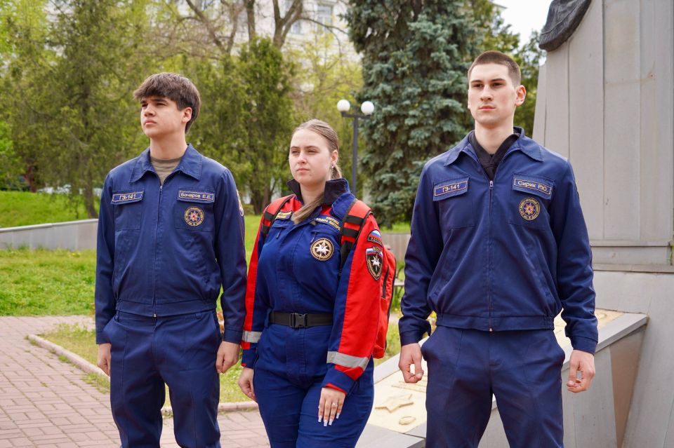 Добровольцы ЛугРО ВСКС помогают сохранить культурное наследие Луганска Добровольцы ЛугРО ВСКС помогают сохранить культурное наследие Луганска