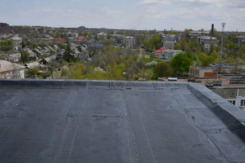 Красноярский край продолжает восстанавливать кровли в Свердловском округе: строители приступили к четвертому многоквартирному дому Красноярский край продолжает восстанавливать кровли в Свердловском округе: строители приступили к четвертому многоквартирному дому
