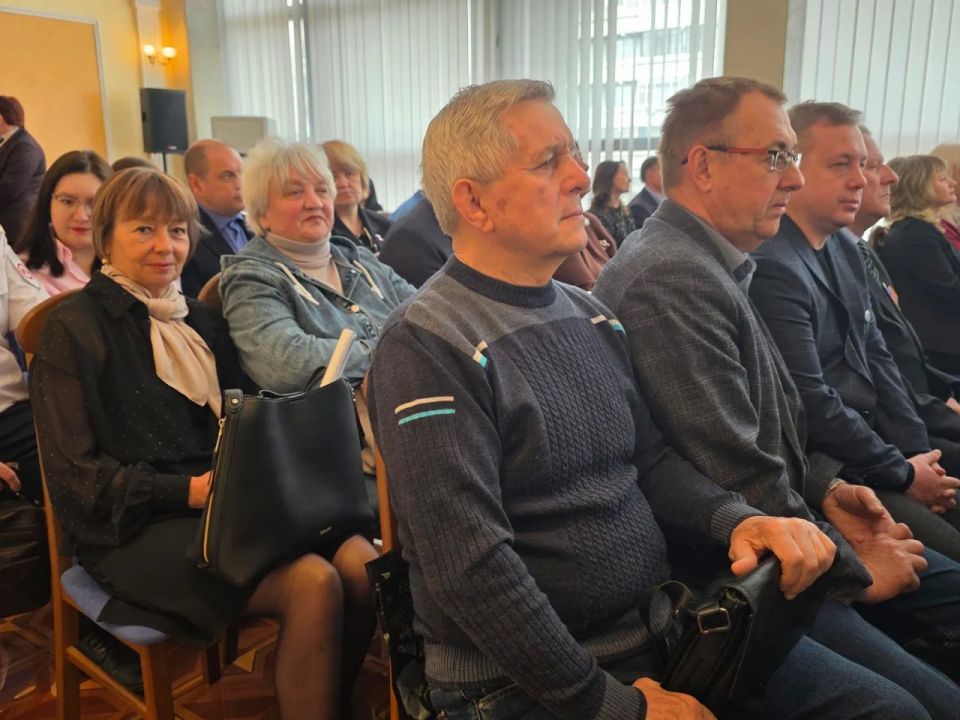 «Выбирай свое»: В Луганске чествовали героев труда «Выбирай свое»: В Луганске чествовали героев труда