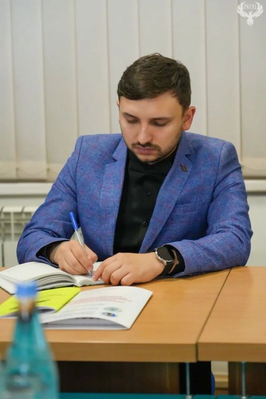 В ЛГУ им. В. Даля 29 апреля прошёл круглый стол на тему «Социально-экономическое развитие региона в современных реалиях на основе научно-исследовательской деятельности учёных» В ЛГУ им. В. Даля 29 апреля прошёл круглый стол на тему «Социально-экономическое развитие региона в современных реалиях на основе научно-исследовательской деятельности учёных»