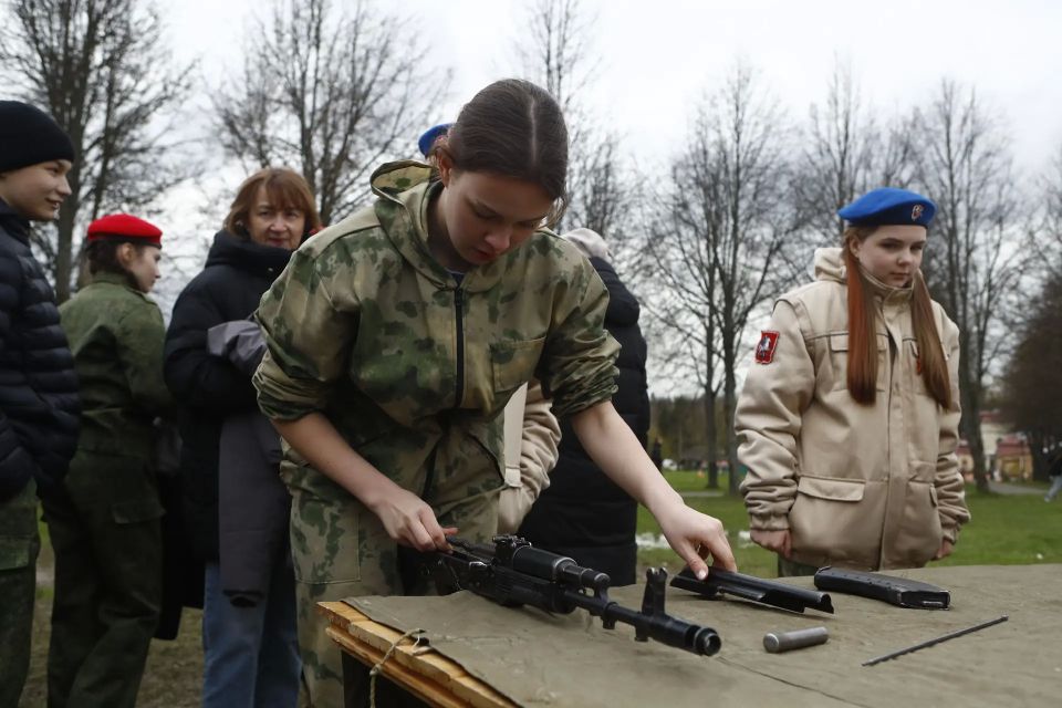 В музее-заповеднике «Горки Ленинские» прошла военно-патриотическая игра «Юнармия, вперёд!» В музее-заповеднике «Горки Ленинские» прошла военно-патриотическая игра «Юнармия, вперёд!»