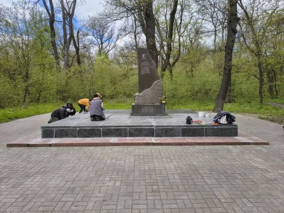 МУП "ЖЭК" активно готовится к празднованию Дня Победы: благоустройство памятников и обеспечение пожарной безопасности МУП "ЖЭК" активно готовится к празднованию Дня Победы: благоустройство памятников и обеспечение пожарной безопасности