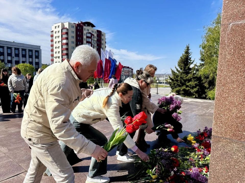 «Вместе – к новым вершинам!»: В Луганске прошёл праздничный митинг, посвящённый Дню Весны и Труда «Вместе – к новым вершинам!»: В Луганске прошёл праздничный митинг, посвящённый Дню Весны и Труда
