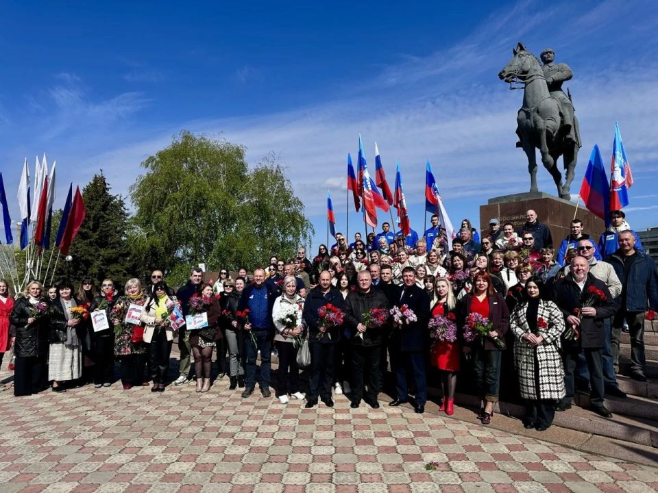«Вместе – к новым вершинам!»: В Луганске прошёл праздничный митинг, посвящённый Дню Весны и Труда «Вместе – к новым вершинам!»: В Луганске прошёл праздничный митинг, посвящённый Дню Весны и Труда