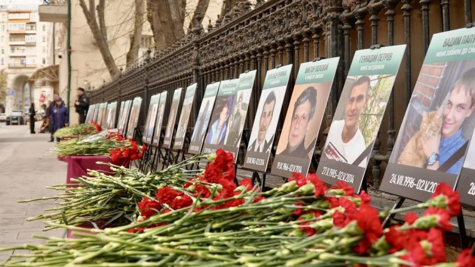 Антон Демидов: 12 лет назад Киевский режим показал свое настоящее лицо — 48 человек были зверски убиты в Доме Профсоюзов Антон Демидов: 12 лет назад Киевский режим показал свое настоящее лицо — 48 человек были зверски убиты в Доме Профсоюзов