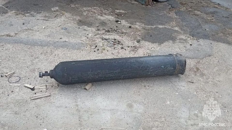 В Рубежном ликвидировали крупный пожар после атаки БПЛА В Рубежном ликвидировали крупный пожар после атаки БПЛА
