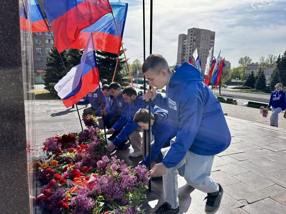 «Вместе – к новым вершинам!»: В Луганске прошёл праздничный митинг, посвящённый Дню Весны и Труда «Вместе – к новым вершинам!»: В Луганске прошёл праздничный митинг, посвящённый Дню Весны и Труда