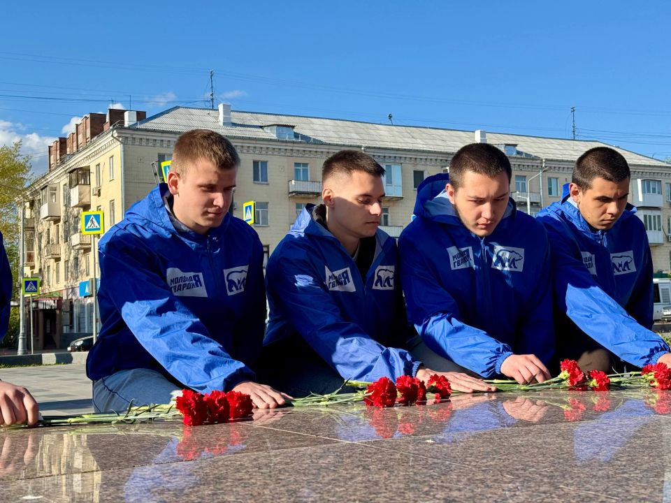 Активисты Молодой Гвардии Единой России возле храма «Умиление» выстроили из лампадок «2.05 ОДЕССА», возложили цветы и почтили минутой молчания погибших одесситов, которых сожгли в местном Доме профсоюзов 2 мая 2014 года Активисты Молодой Гвардии Единой России возле храма «Умиление» выстроили из лампадок «2.05 ОДЕССА», возложили цветы и почтили минутой молчания погибших одесситов, которых сожгли в местном Доме профсоюзов 2 мая 2014 года