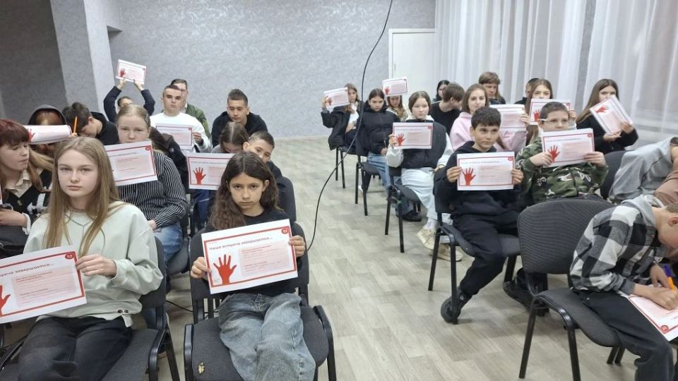 Сотрудники налоговой службы провели урок налоговой грамотности для школьников Сотрудники налоговой службы провели урок налоговой грамотности для школьников