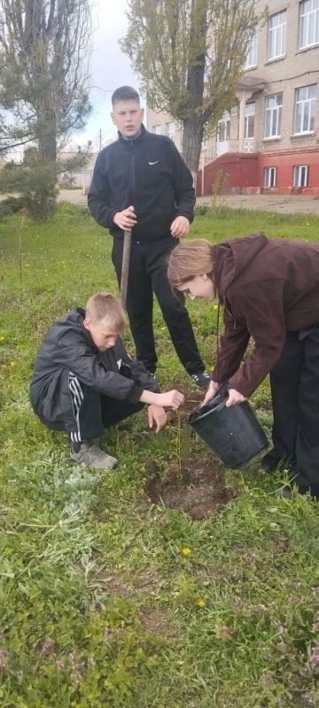 Обучающиеся Вахрушевского учебно-воспитательного комплекса №2 "Берегиня" приняли участие в республиканской акции "Сад памяти" Обучающиеся Вахрушевского учебно-воспитательного комплекса №2 "Берегиня" приняли участие в республиканской акции "Сад памяти"