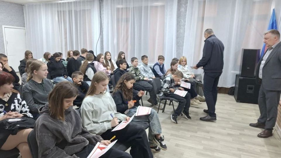 Сотрудники налоговой службы провели урок налоговой грамотности для школьников Сотрудники налоговой службы провели урок налоговой грамотности для школьников